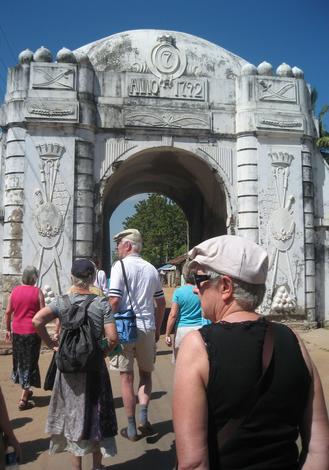 Danes constitute a large part of the international tourists in Tranquebar. Here a group of Danish tourists admire the Town Gate. Photo: Helle Jørgensen, 2008. National Museum of Denmark
