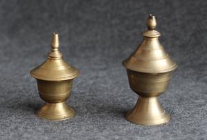 Oil lamps used in the homes of fishers.