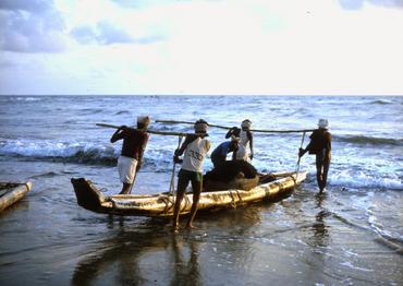 Fishers with their catamaran leaving for fishing, Tharangampadi. Photo: Esther Fihl, 1981. National Museum of Denmark