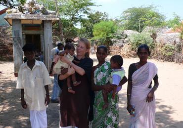 Caroline with informants in the low caste neighbourhood of Velipalayam. Photo: Caroline Lillelund, 2007. National Museum of Denmark