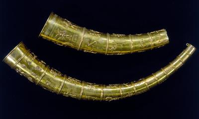 The images on the Golden Horns