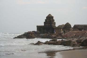 The Masilamaninathar Temple, over the years partly destroyed by the Indian Ocean waves. From an inscription dating from 1305 AD on the temple, one more name of the village is known, Sandankanpadi. Photo: Esther Fihl, 2007. The National Museum of Denmark