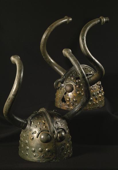 Two bronze helmets sacrificed in a bog near Veksø (Viksø), west of Copenhagen. C. 1000 f.Kr.
