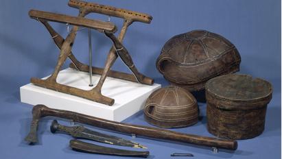 Objects from the tomb. The man from the Guldhøj mound was buried in the year 1389 BC.