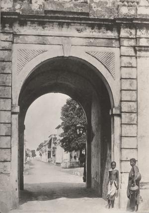 The Land Gate. It was drawn by Danish Governor Peter Anker and built in 1792. The Land Gate was the gateway to the surrounding rural areas and villages ruled from Tranquebar. Photo: From H. A. Fini's photo collection, 1899. National Museum of Denmark