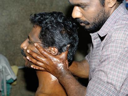 Varman massage: Head. Photo: Christian Sébastia. Privately owned