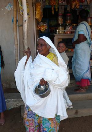 Woman from Tranquebar wearing a traditional south Indian Muslim scarf. Photo: Caroline Lillelund, 2007. National Museum of Denmark