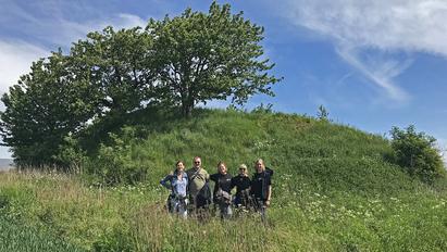 The team in front of one of the Ølby mounds / Photo: Karin Margarita Frei The team in front of one of the Ølby mounds / Photo: Karin Margarita Frei